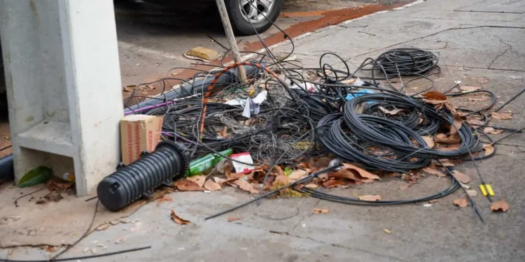 apos-anos-de-cobrancas,-prefeitura-de-goiania-endurece-regras-contra-fios-soltos