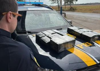 prf-apreende-carga-milionaria-de-celulares-escondida-em-carro-na-br-153
