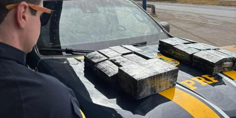 prf-apreende-carga-milionaria-de-celulares-escondida-em-carro-na-br-153