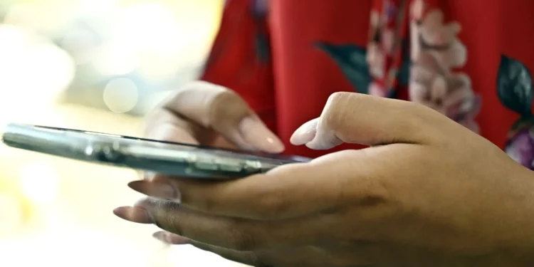 mulher-esquece-iphone-em-carro-de-aplicativo-e-sera-indenizada-em-r$-5mil-em-goias