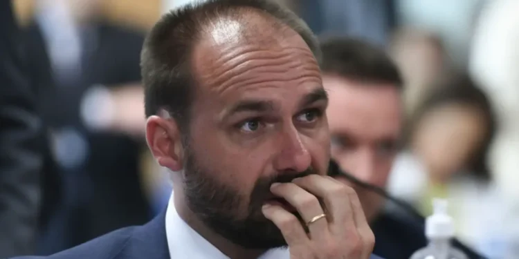 eduardo-bolsonaro-apoia-julia-zanatta-para-vice-de-flavio-em-chapa-presidencial