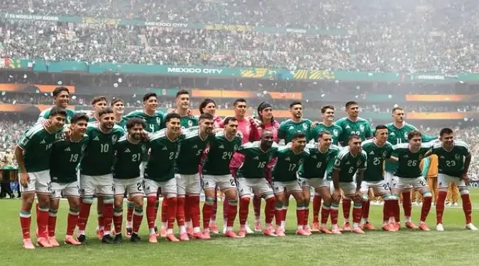com-tres-expulsoes,-mexico-vence-africa-do-sul-na-abertura-da-copa-do-mundo