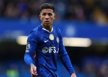 real-madrid-abre-negociacoes-por-enzo-fernandez-a-pedido-de-mourinho,-diz-jornal