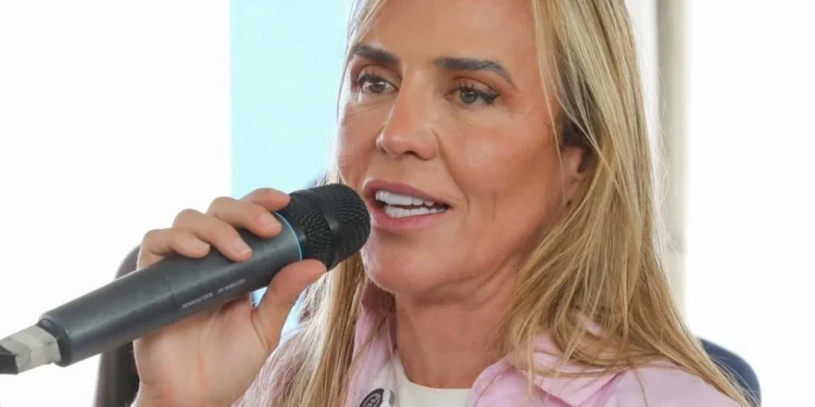 celina-leao-determina-auditoria-externa-para-apurar-descontos-em-folha-de-servidores-do-df