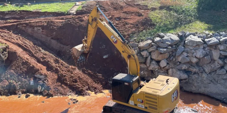 prefeitura-inicia-obras-para-conter-erosao-na-marginal-botafogo-em-goiania