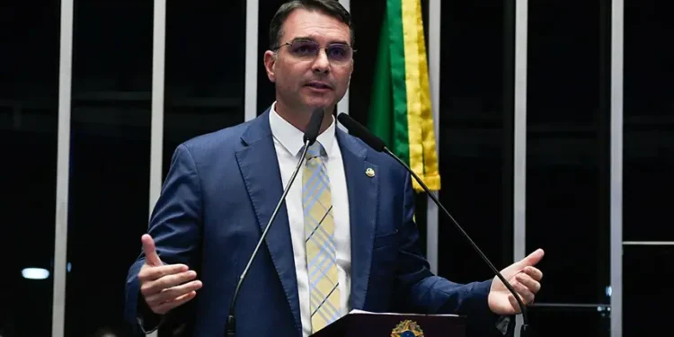 flavio-bolsonaro-participa-da-romaria-do-divino-pai-eterno-em-goias-nesta-sexta-feira