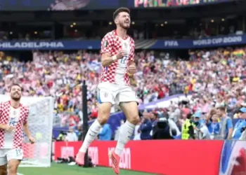 croacia-vence-gana,-confirma-classificacao-e-avanca-ao-mata-mata-da-copa-do-mundo