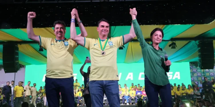 evento-do-pl-em-goiania-tem-ataques-de-flavio-a-lula,-apoio-a-wilder-e-ausencia-de-michelle