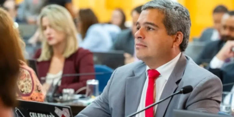 exigencia-por-vaga-ao-senado-mantem-pdt-entre-pt-e-psdb
