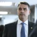 flavio-bolsonaro-pede-que-governo-trump-suspenda-tarifas-sobre-produtos-brasileiros