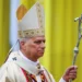 vaticano-excomunga-bispos-e-integrantes-de-grupo-ultraconservador-apos-desafio-ao-papa