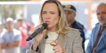 “michelle-fica-no-pl”,-diz-celina-apos-conversa-e-descarta-saida-da-ex-primeira-dama