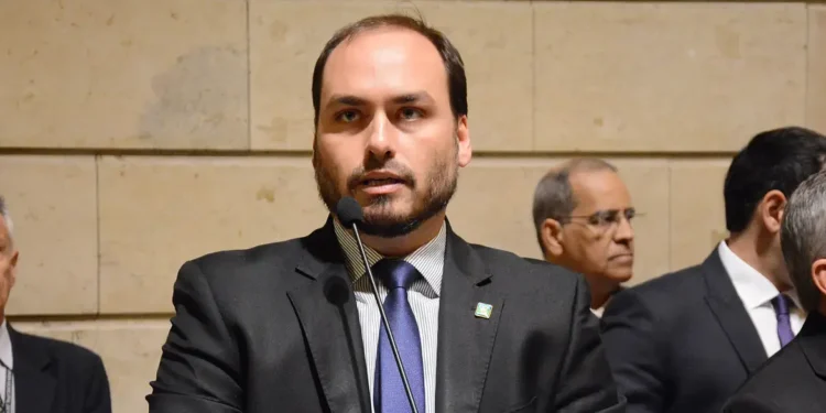 carlos-bolsonaro-deixa-cargo-no-pl-e-abre-mao-de-salario-de-r$-38-mil