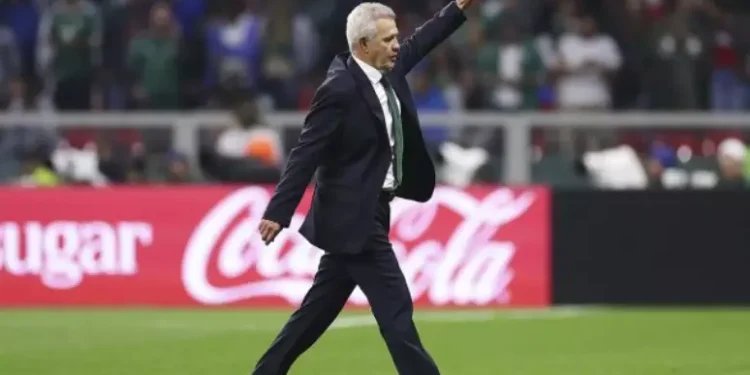 tecnico-do-mexico-critica-possivel-mudanca-de-horario-na-copa:-“um-soco-no-estomago”