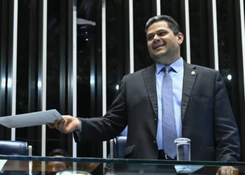 recesso-pode-empurrar-6×1-e-pec-da-seguranca-para-depois-das-eleicoes