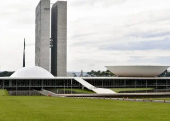 pautas-bombas-estouram-no-povo,-nao-nos-politicos-que-as-aprovam