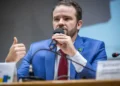 governo-adia-retirada-de-subsidio-da-gasolina-apos-novos-ataques-ao-ira