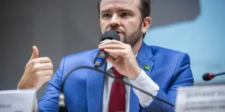 governo-adia-retirada-de-subsidio-da-gasolina-apos-novos-ataques-ao-ira