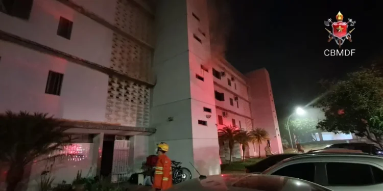 corpo-de-bombeiros-e-acionado-apos-incendio-em-um-apartamento-em-brasilia