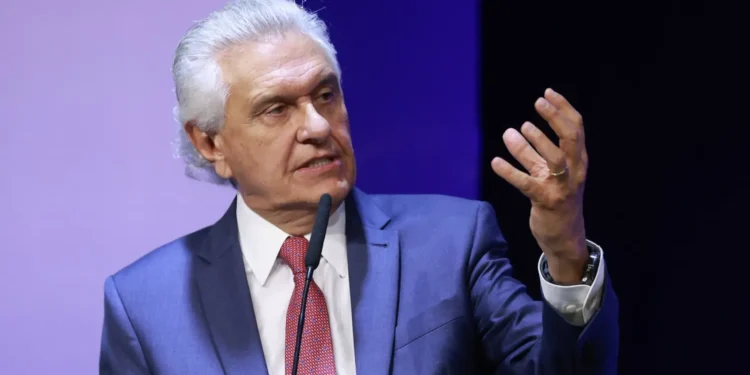 caiado-eleva-tom-contra-flavio-bolsonaro-para-tentar-se-viabilizar-na-direita