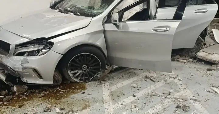 motorista-foge-de-blitz,-bate-carro-e-acaba-preso-na-asa-norte-(df)