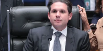 hugo-motta-critica-decisao-de-flavio-dino-sobre-emendas-parlamentares