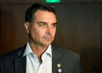 flavio-le-carta-de-bolsonaro-e-reforca-pre-candidatura-ao-planalto