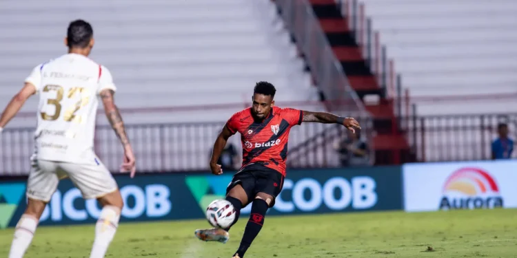 atletico-go-vence-fortaleza-na-estreia-de-roger-silva-e-sobe-na-tabela-da-serie-b
