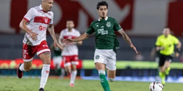 goias-abre-dois-gols-de-vantagem-mas-cede-empate-ao-crb