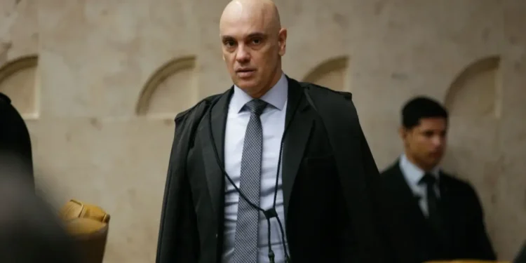 moraes-proibe-flavio-de-visitar-bolsonaro-por-90-dias