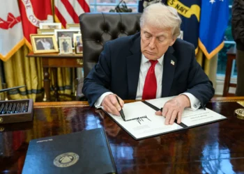 trump-anuncia-controle-do-estreito-de-ormuz-e-taxa-de-20%-sobre-cargas-transportadas