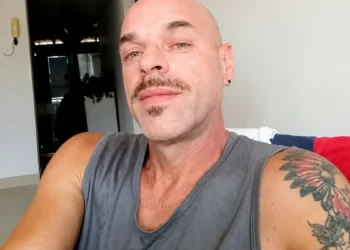 professor-e-encontrado-morto-em-valparaiso;-policia-investiga-latrocinio-e-homofobia
