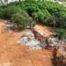 caminhao-e-flagrado-descartando-entulho-de-forma-irregular-e-empresa-e-multada-em-goiania