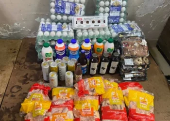 procon-apreende-alimentos-vencidos-e-autua-supermercado-no-parque-amazonia,-em-goiania