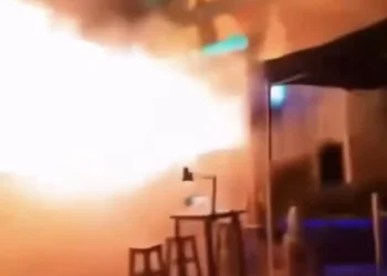policia-investiga-falhas-de-seguranca-apos-incendio-em-bar-na-tailandia
