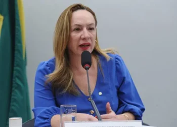 comissao-aprova-projeto-que-obriga-agressor-a-pagar-tornozeleira-eletronica
