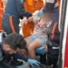 carro-capota-e-despenca-em-ribanceira-de-50-metros;-casal-e-resgatado-em-luziania