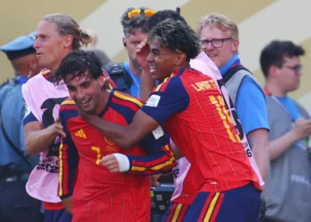 espanha-marca-na-prorrogacao,-derrota-argentina-e-e-bicampeao-mundial