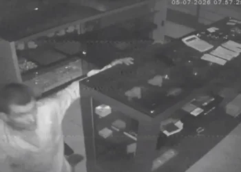 quadrilha-invade-joalheria-por-teto-de-shopping-e-leva-r$-400-mil-em-mercadorias-em-goiania