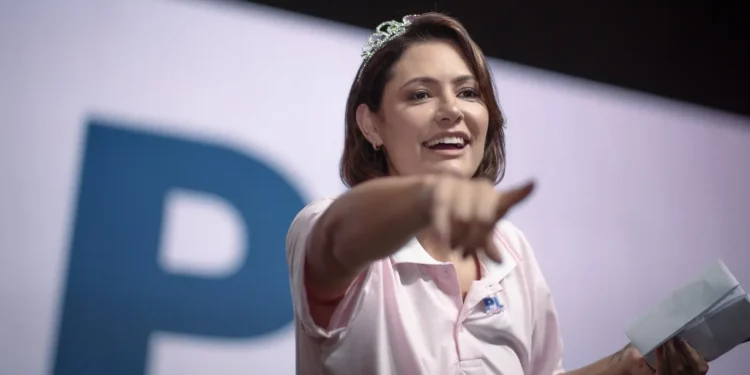 michelle-diz-que-direita-cearense-esta-“vendida”-apos-ciro-elogiar-caiado-e-renan-santos