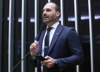 pf-decide-demitir-eduardo-bolsonaro-por-abandono-de-cargo