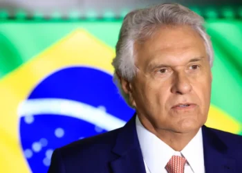 caiado-reage-a-flavio-e-troca-farpas-com-eduardo-nas-redes-sociais