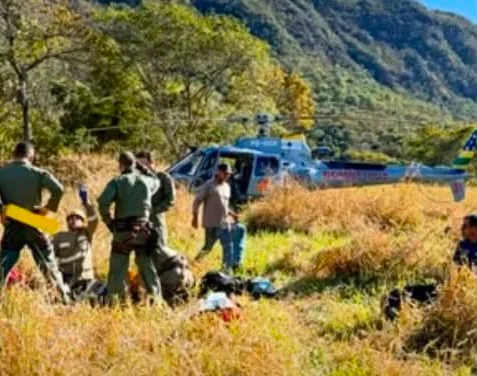 piloto-de-parapente-fica-ferido-apos-bater-em-arvore-durante-voo-de-treino-na-serra-de-jaragua