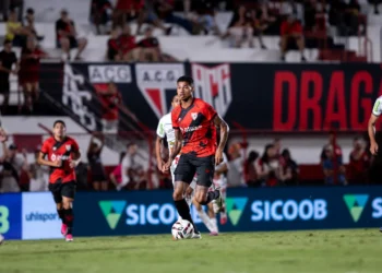 cuiaba-e-atletico-go-fazem-confronto-direto-por-aproximacao-ao-g-4-da-serie-b