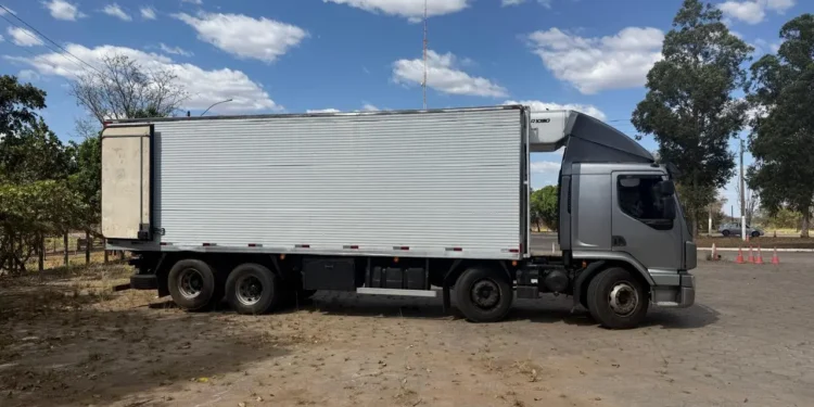 caminhao-com-2-toneladas-de-maconha-e-interceptado-na-br-060-em-goias