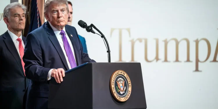 trump-“brinca”-sobre-disputar-eleicao-em-2028-durante-jantar-da-casa-branca