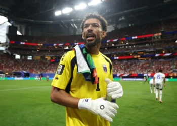 destaque-da-copa-do-mundo,-goleiro-vozinha-e-anunciado-como-reforco-do-colo-colo