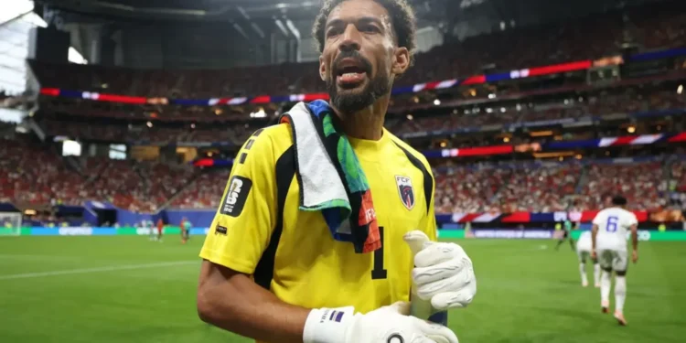 destaque-da-copa-do-mundo,-goleiro-vozinha-e-anunciado-como-reforco-do-colo-colo