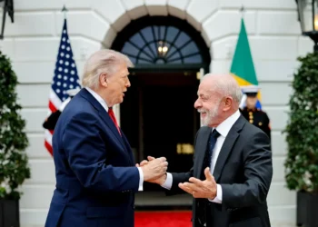 governo-trump-planeja-enviar-diplomatas-para-acompanhar-eleicoes-no-brasil,-diz-jornal