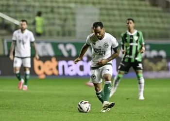 america-mg-surpreende,-vence-o-goias-e-deixa-lanterna-da-serie-b